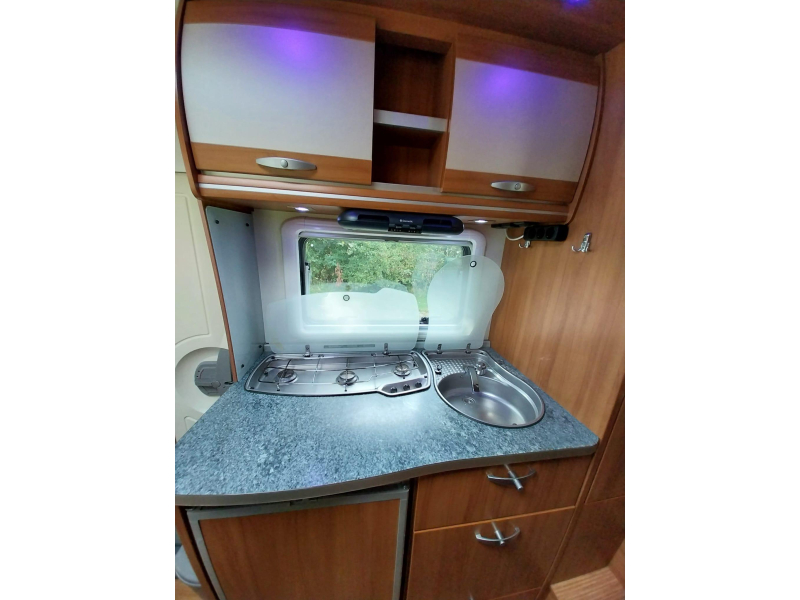 Knaus Sportliner 650 MG met solair en maxxfan  foto: 5