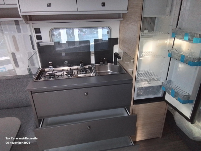 Fendt Apero 465 SFB cocina central y cama francesa foto: 5