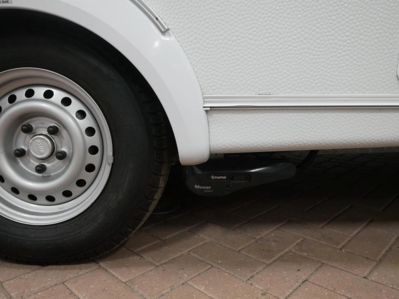 Knaus Sport 460 EU Mover sistema de nivelaci&oacute;n toldo foto: 2