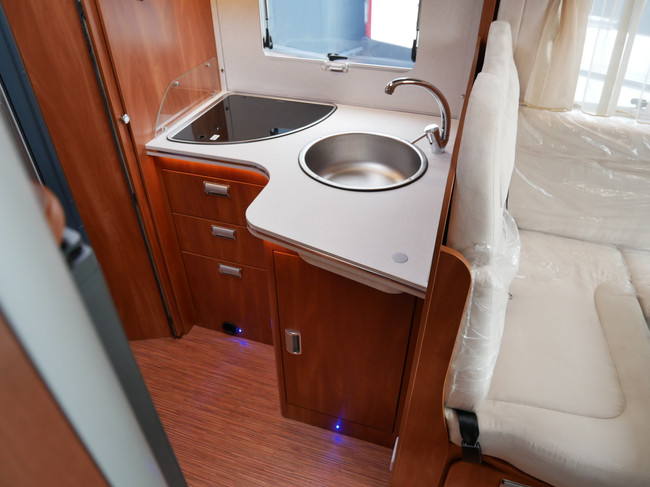 Laika Ecovip 409 Lengtebedden, Hefbed, Luxe Half Integraal XXL Garage!! foto: 11
