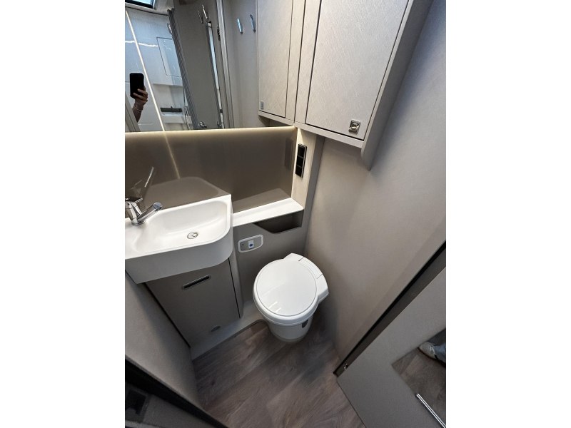 Hymer Tramp 695 S Mercedes/Queensbed/hefbed  foto: 12