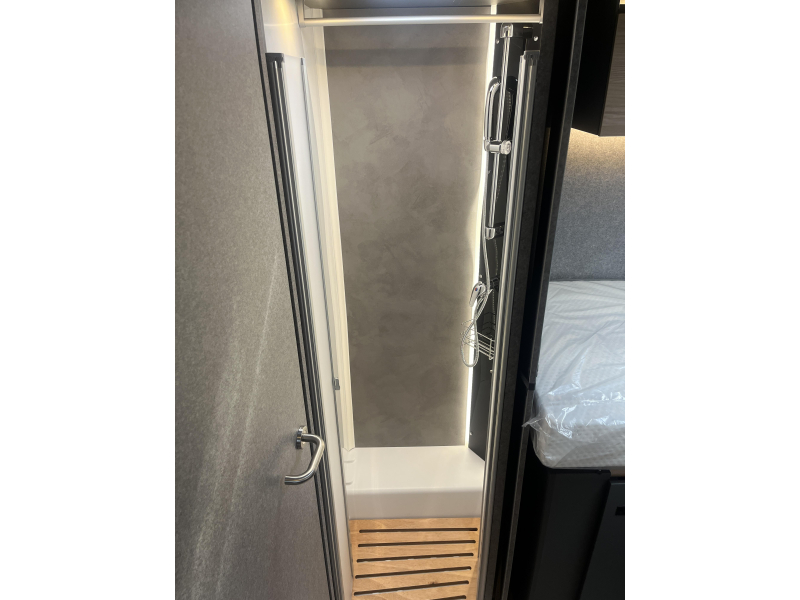 Dethleffs Trend Active T 7057 EBL Automatik - Face to Face Foto: 16