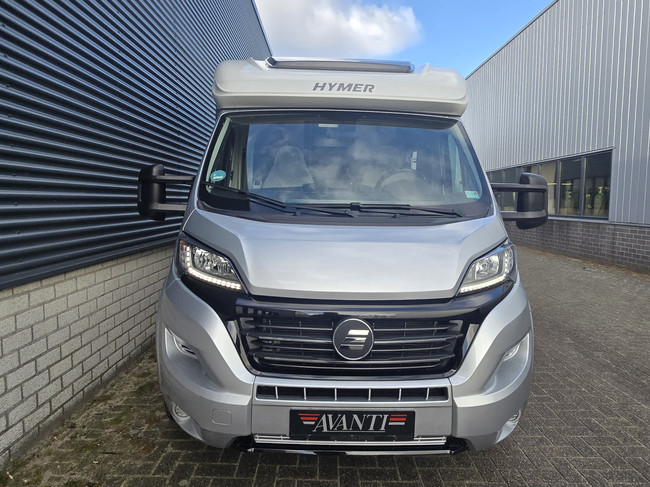 Hymer TRAMP GL 578 AMBITION 130 PK SLECHTS 29.972 KM DIGITALE ACHTERUITKIJKSPIEGEL LENGTEBEDDEN TV + SATELLIET DRAAISTOELEN foto: 7