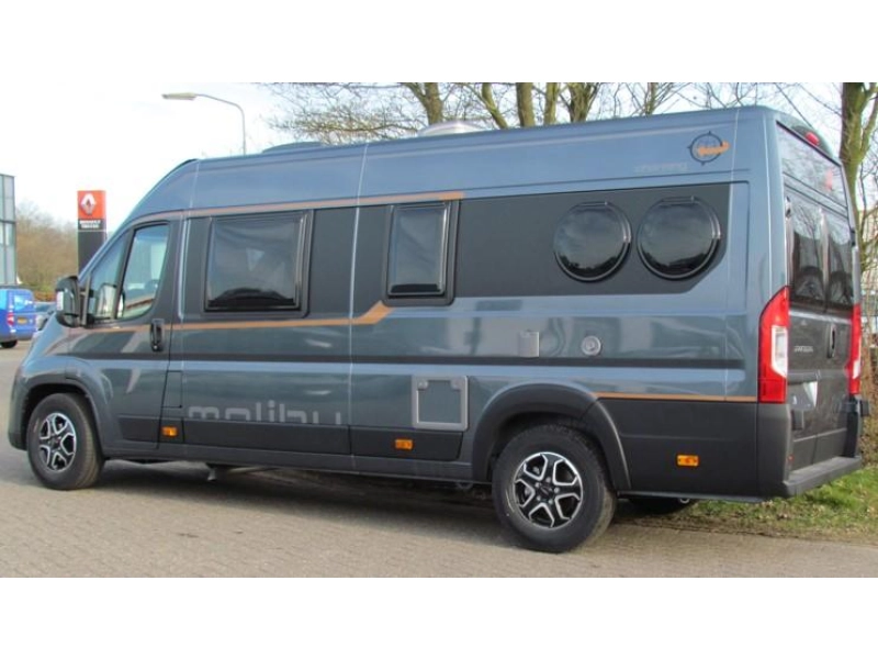 Malibu Diversity GT Skyview 640 LE K Lengtebedden, Automaat  foto: 10