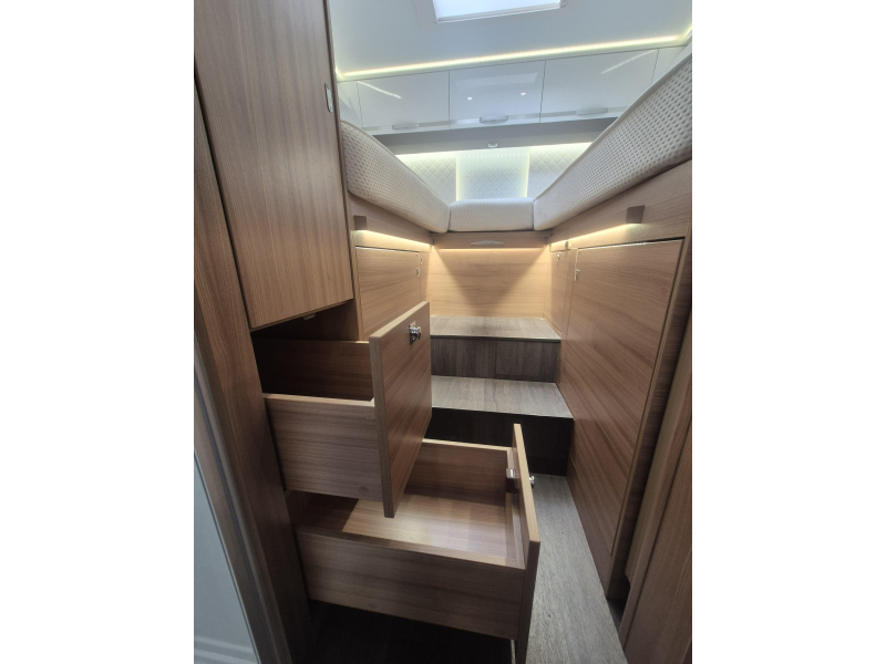Adria Matrix Plus 670 DL face to face Foto: 15