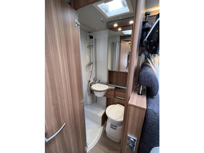 Weinsberg 600 MEG Pepper Edition 165PK Enkele Bedden Luifel Zonnepaneel Omvormer foto: 19