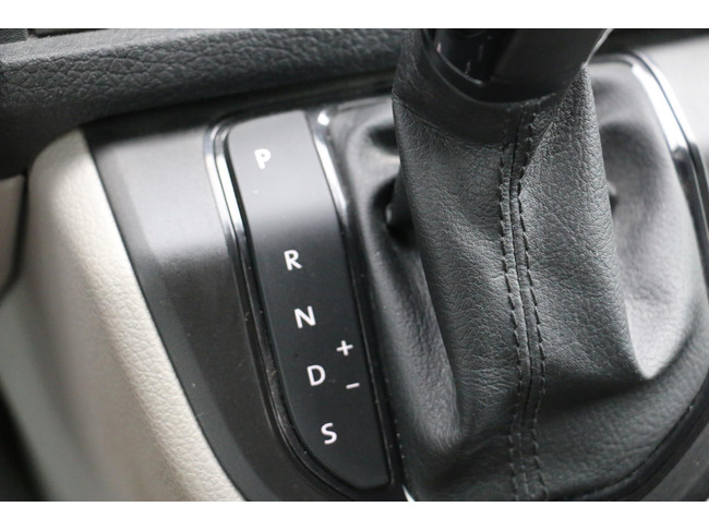 Volkswagen Transporter 2.0 tdi 150pk Autom 4 Slaapplaatsen  Cruise Climatic Nieuw interieur draaibare passagiersstoel anti insecten hor foto: 19