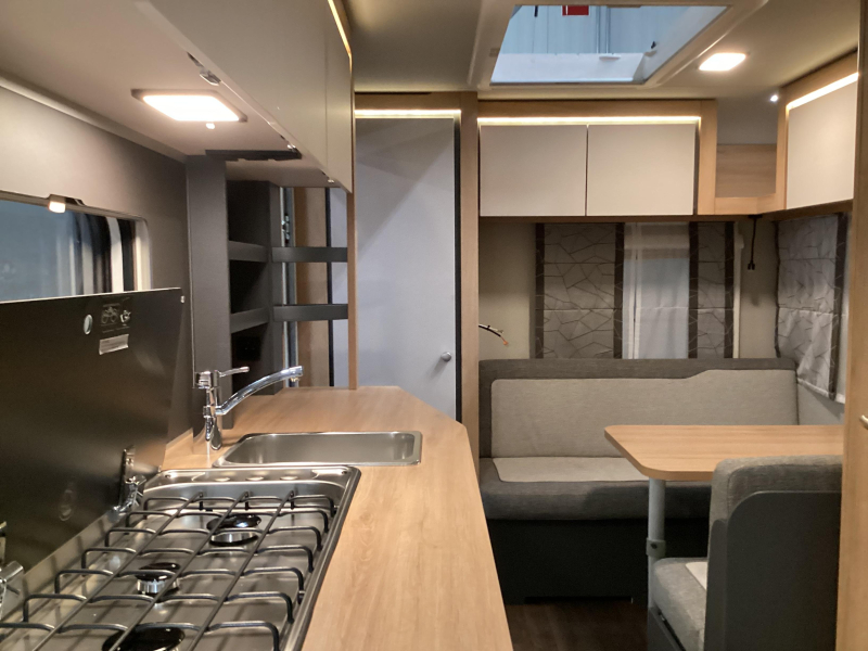 Knaus Sport 420 QD cama transversal foto: 4