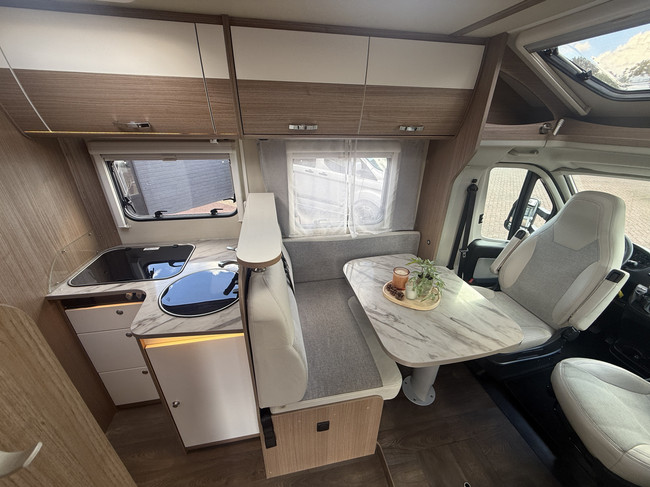 Hymer carado T 447 autom&aacute;tico camas individuales toldo aire acondicionado de techo panel solar antena parab&oacute;lica el&eacute;ctrica TV c&aacute;mara portabicicletas garaje grande nevera XXL foto: 21