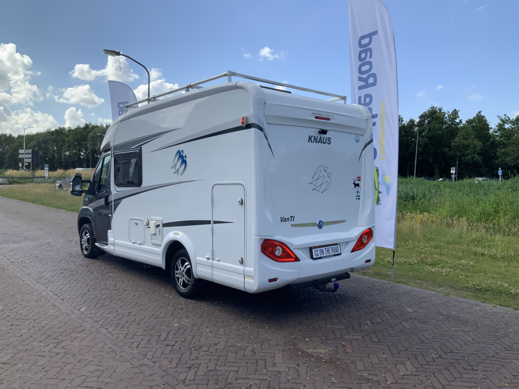 Knaus Van Ti 600 2.3 130 PK Half-integraal, Dwars-bed, Halve- treinzit, Draaistoelen, etc. Bj 2013 Camper centrum on the road Marum foto: 34