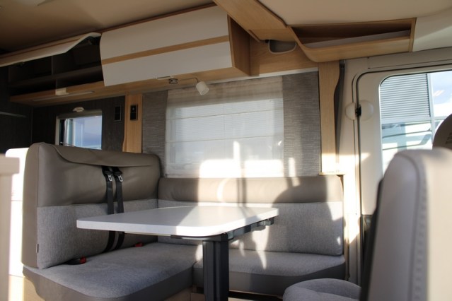 Volledig luchtgeveerde Hymer B ML I 780 9 G Tronic Automaat 170 pk Mercedes 417 CDI (53  foto: 28