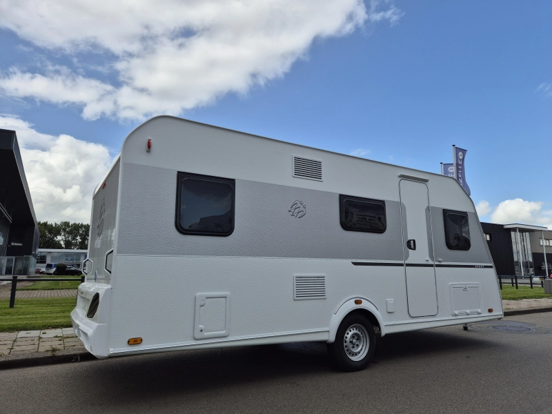 Knaus Sport 500 KD Stapelbedden en douche! 