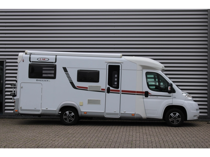 LMC Breezer V 646 G Fiat 130PK Lengtebedden  foto: 18