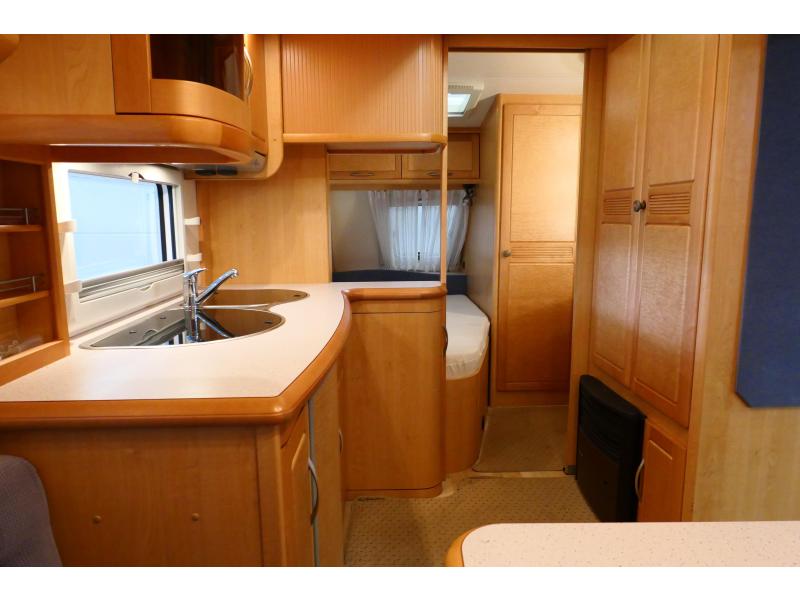 Hobby Exclusive 495 UFE incl. mover en voortent  foto: 9