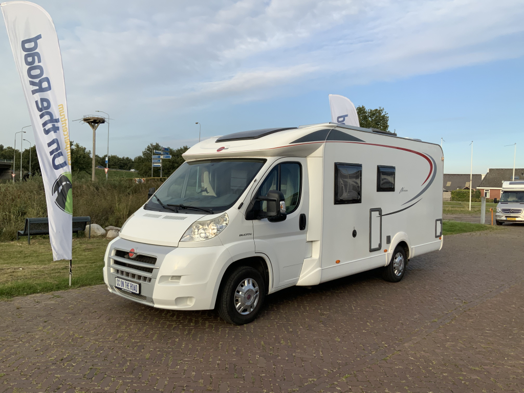 B&uuml;rstner Nexxo 660 2.3 MultiJet 130CV, Semi-integral, Cama francesa, Aire acondicionado de motor, etc. A&ntilde;o 2010 Centro de autocaravanas On the Road en Noorderringweg 4 en Marum.