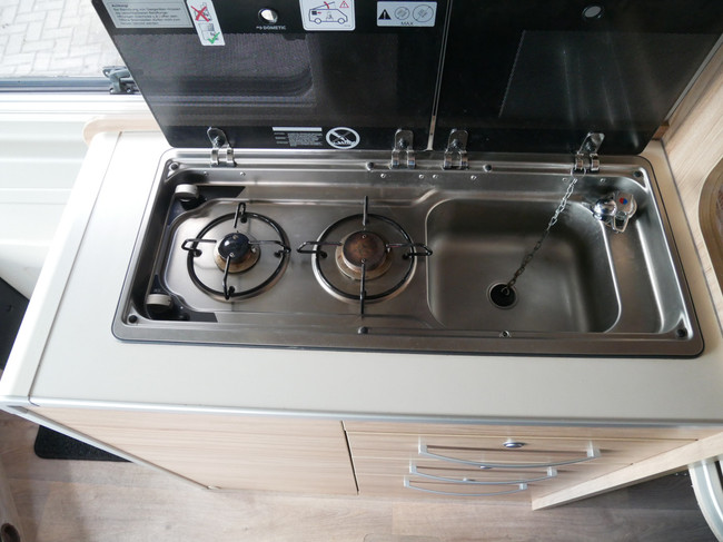 Hymer Yosemite 6 metros, camas longitudinales, techo elevable, 4 personas foto: 13