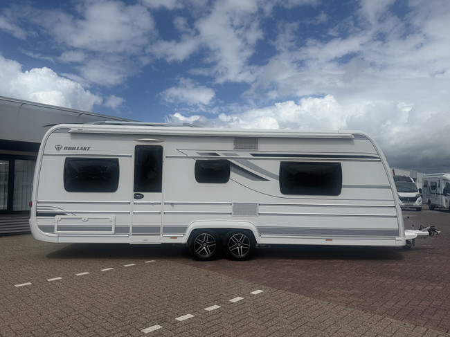 Fendt caravan BRILLANT 650 in nieuwstaat Queensbed  zakluifel Thule mover Truma xt hordeur leder tv dakairco truma groot dakluik oven  xxl koelkast