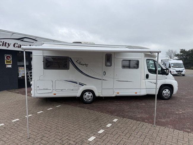 LMC Liberty ti 662 160 pk Fransbed dakairco fietsenrek luifel trekhaak achteruitrij-camera foto: 3