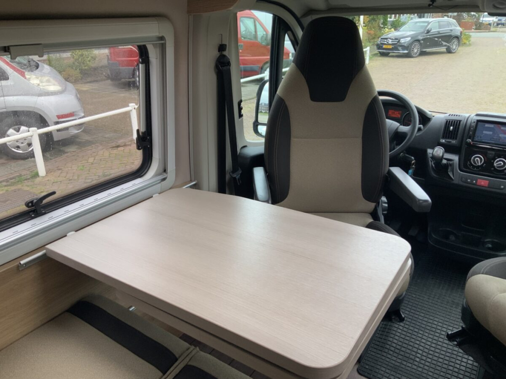 Knaus Boxstar Buscamper AUTOMAAT Dwars-bed, Motor-airco, Draaistoelen, Fietsendrager Busbiker, Bj.2017 Camper centrum on the road Marum foto: 10