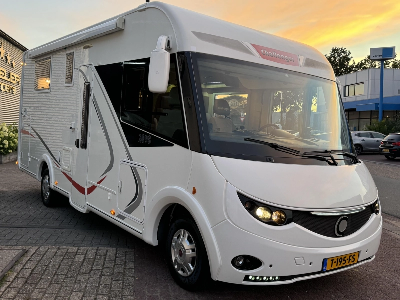 Challenger Sirius 2098 Queensbed-Hefbed-2x Airco  foto: 1