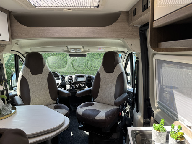 Pössl Roadcruiser 640 D-Line 160 pk AUTOMAAT 9-Traps Euro6 Fiat Ducato Maxi **Lengtebedden/4 zitplaatsen/XXL Koelkast/1e eigenaar/Full foto: 12