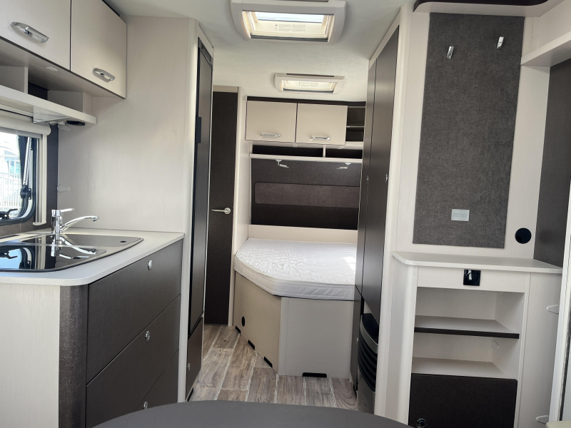 Dethleffs C'Go 495 FR Cassette Awning photo: 2