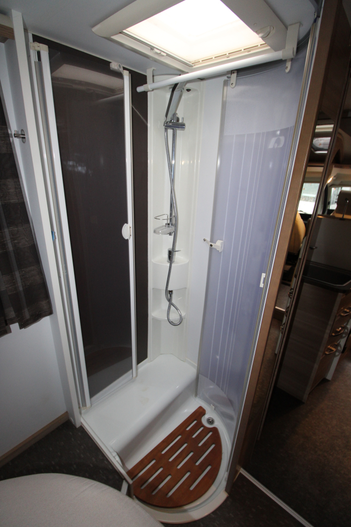 Adria Coral Axess S690 SC photo: 10