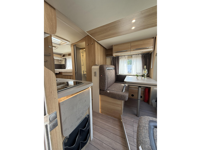 Knaus Sky Wave 650 MEG &iexcl;Amplia autocaravana! foto: 11