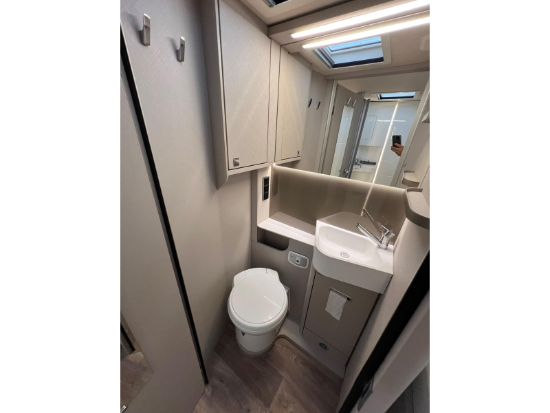 Hymer Tramp 680 automaat, enkele bedden  foto: 12