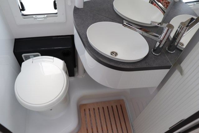 Nagenoeg nieuwe Exclusieve Line 660 Chausson AUTOMAAT dubbele toegangsdeur Artic pack (70  foto: 58