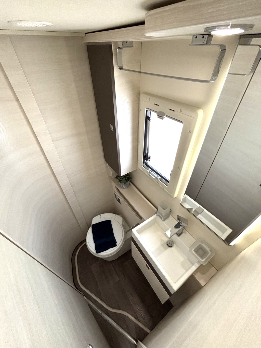 Challenger Sirius 3087 GA ENKELE BEDDEN + HEFBED EURO 6 foto: 9