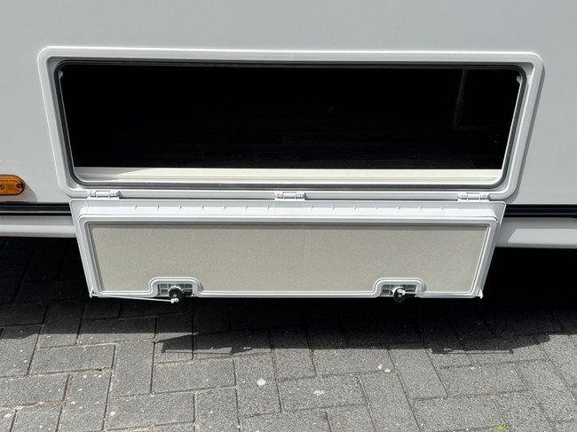 Knaus Sport 450 FU E-Power selection with French bed **Air conditioning/Cassette awning/Bicycle rack/1st owner/New condition caravan** photo: 10