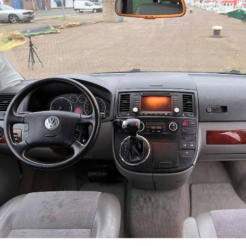 VOLKSWAGEN MULTIVAN TDI 128 KW 2.5 AUT Foto: 8