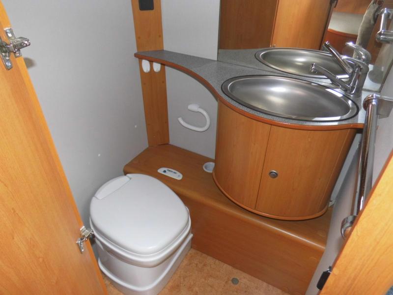 Dethleffs Lowlander 450 HK Mover, voortent. 