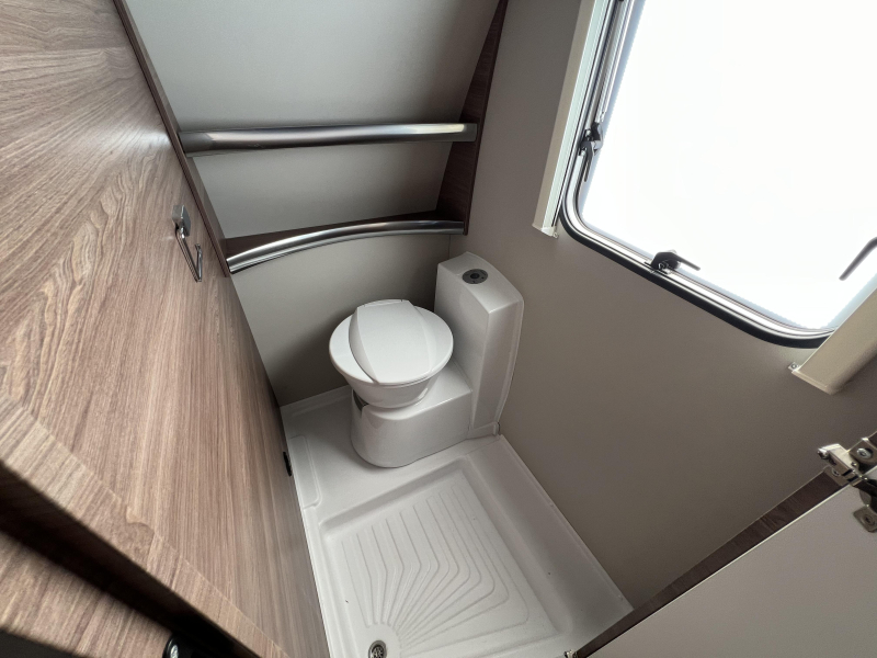 Knaus Sport Silver Selection 540 FDK lit superpos&eacute;, 5 personnes photo : 13