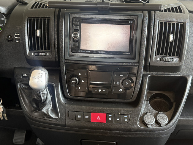 Hymer B 594 autom&aacute;tico 150 cv autocaravana muy compacta full options cama transversal+cama abatible sistema de nivelaci&oacute;n EP toldo calefacci&oacute;n estacionaria webasto aire acondicionado de techo 2x panel solar antena parab&oacute;lica el&eacute;ctrica TV garaje grande foto: 11