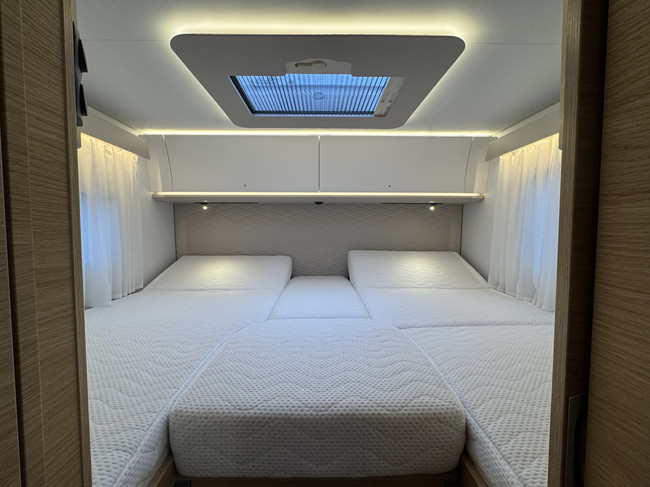 Adria Sonic 700 SL Plus 180 CV AUTOM&Aacute;TICO 9 velocidades Euro6 Fiat Ducato 8 Maxi **Camas individuales/4 asientos/4+1 plazas para dormir/4400 kg/Foto solar: 23