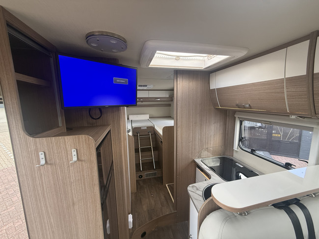 Hymer carado T 447 autom&aacute;tico camas individuales toldo aire acondicionado de techo panel solar antena parab&oacute;lica el&eacute;ctrica TV c&aacute;mara portabicicletas garaje grande nevera XXL foto: 22