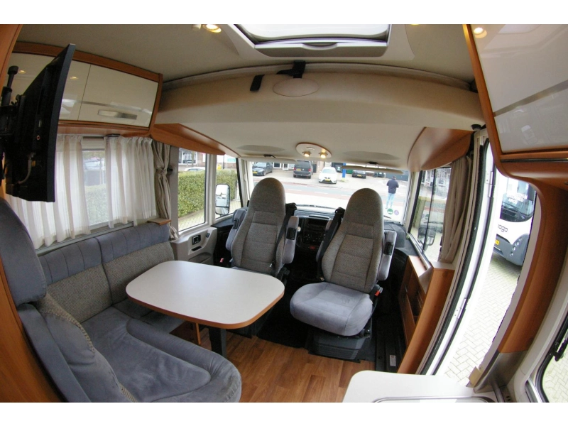 Hymer Exis-i 588 Automaat, Enkele bedden.  foto: 7