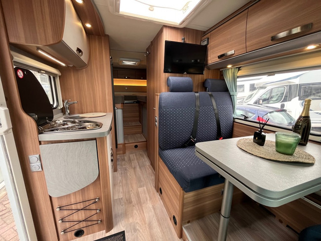 Weinsberg Caracompact R57 Airco Cruise Einzelbetten Solarpanel 64.416km Foto: 1