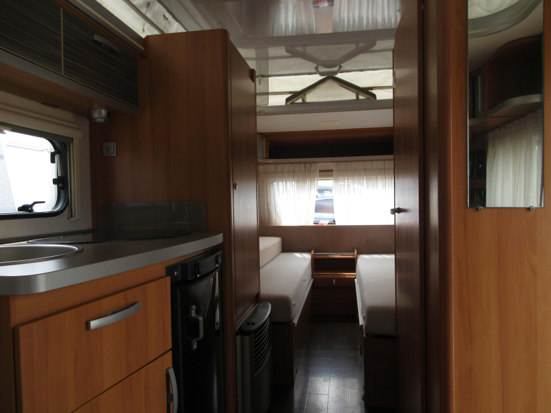 Eriba Feeling 470 CAMAS INDIVIDUALES Y MOVER foto: 2
