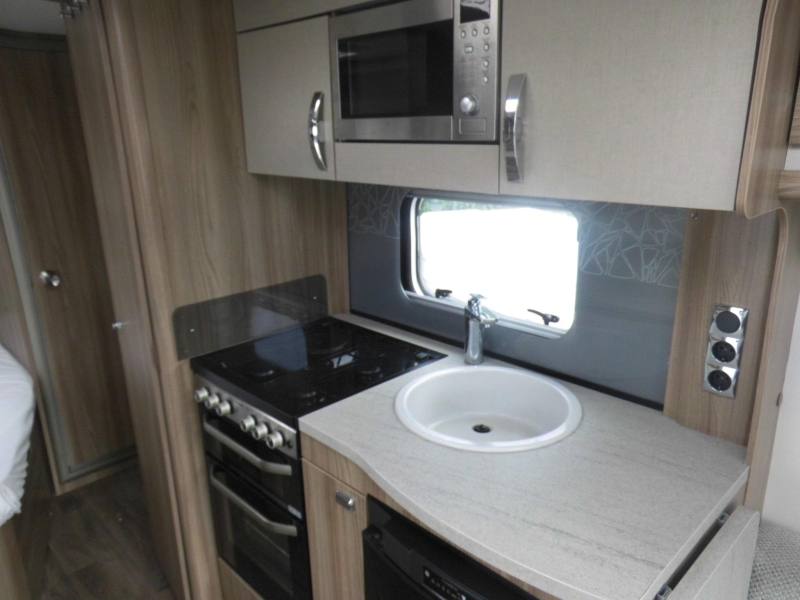 Sprite Cruzer 480 SR Mover und Kassettenmarkise! Foto: 3