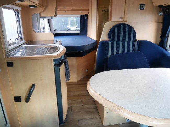 Dethleffs H 5940 Esprit, Cama francesa, Garaje foto: 10