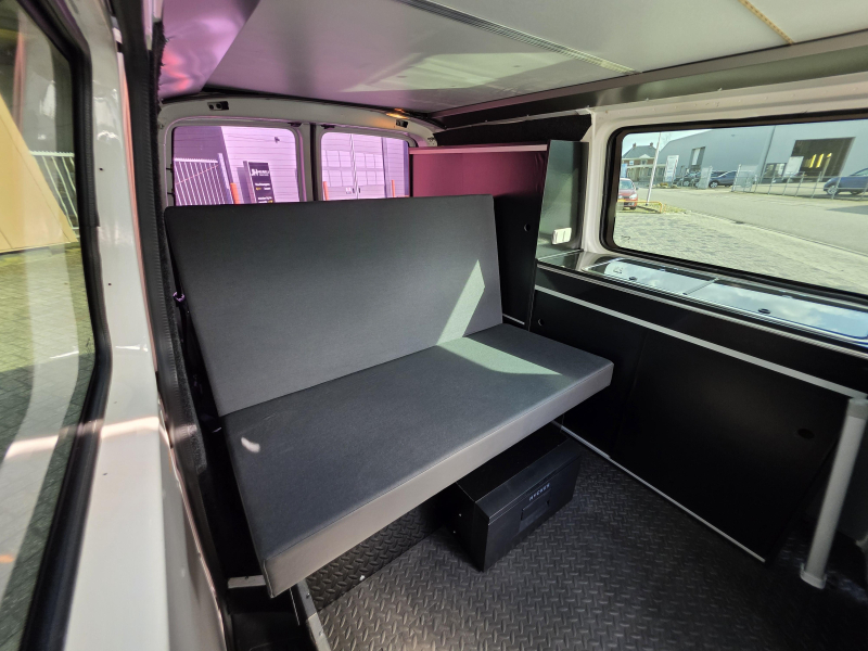 Volkswagen T5 2 TDI 4 persoons hefdak 2014  foto: 10