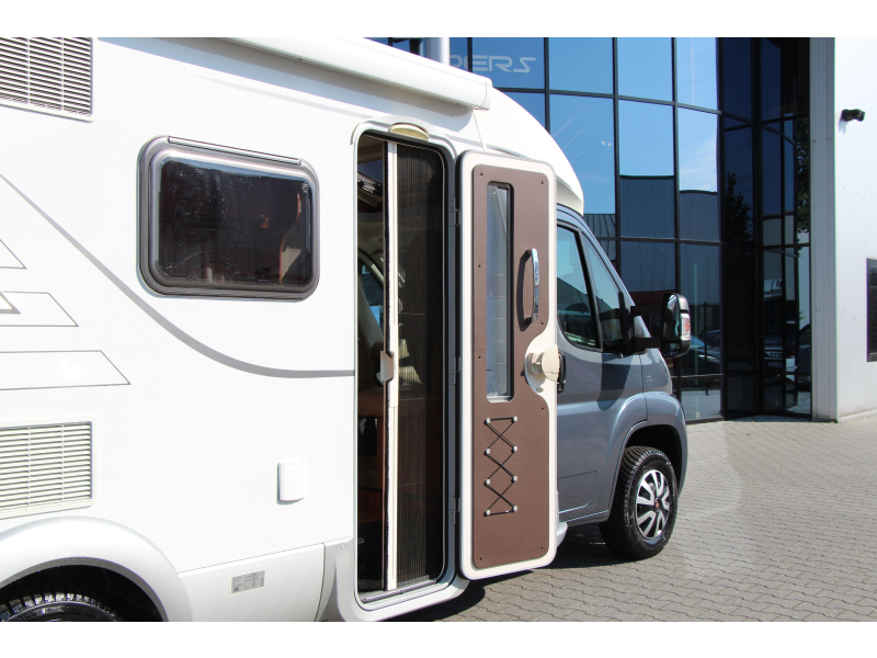 Hymer T 674 Enkele bedden - 2x airco  foto: 12