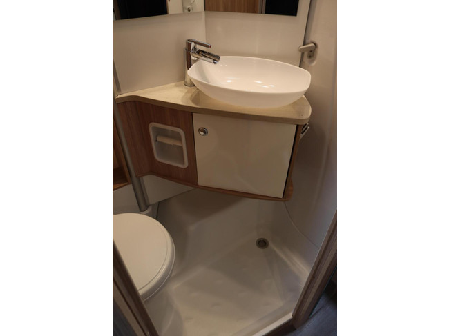 Bürstner Ixeo Time 726 G 165pk | 5e zitplaats | Zonnepanelen | Hefbed | Achteruitrijcamera| Thule lift fietsendrager | Lengtebedden | Bea foto: 18