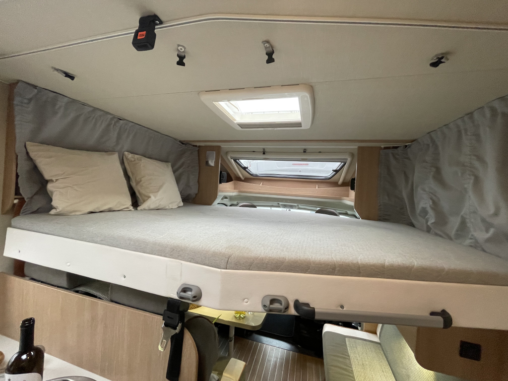 Carado Capron Libert&eacute; VIP 690 VIP FRENCH BED+PULL-DOWN BED ROOF AIRCO photo: 3