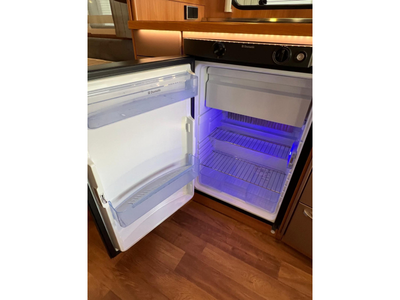 Eriba Nova Winner Edition 465 GL mover, toldo, aire acondicionado foto: 14
