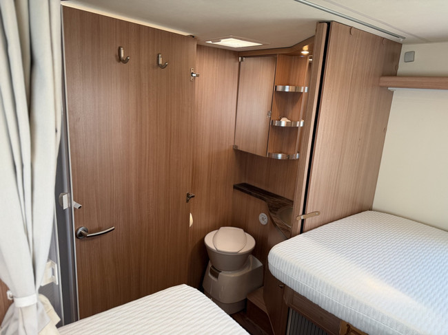 Knaus SKY TI 700 MEG SILVER SELECTION / Free Storage photo: 14