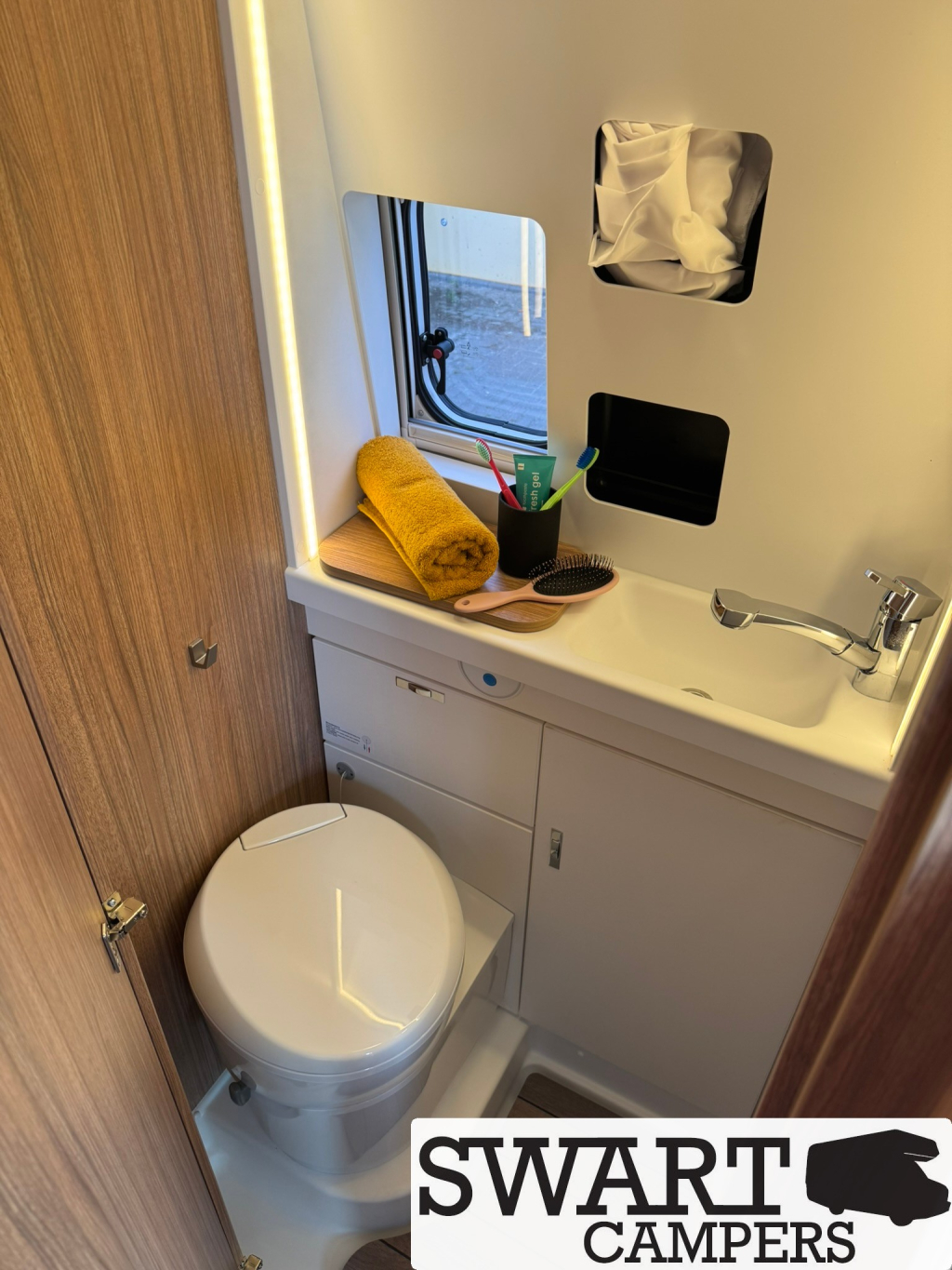 Weinsberg CaraBus 630 ME Edition [Fire], 140 pk Maxi Automaat Lengtebedden foto: 13